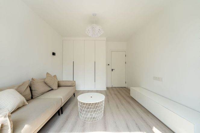 Spacious High-Ceiling 1BR Apartment in Jing'an with Outstanding View (L2/L7/L14)