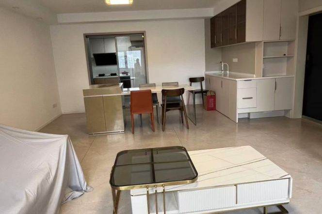 High-Floor Spacious 2BR Apartment near Jiaotong University Metro