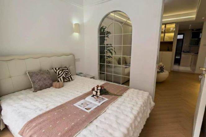 1BR Apartment in Gubei with Terrace (L10)