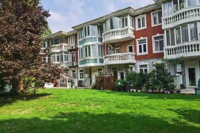 4BR Apartment in Gubei with Terrace (L10)