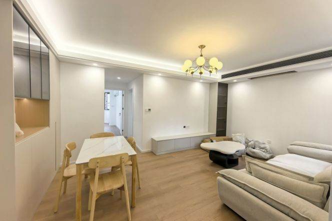 Spacious 2BR Apartment near Zhongshan Park (L2/L3/L4)