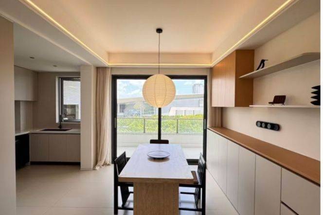 3BR Apartment near Century Park with Floor-to-Ceiling Windows