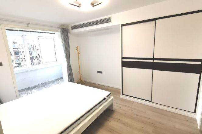 High-Floor 3BR Apartment in Jing'an