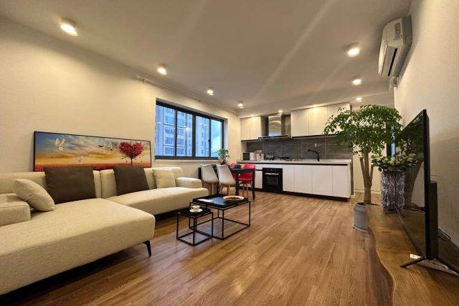 High-Floor Spacious 1BR Apartment in Jing'an (L2/L11)
