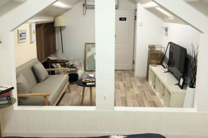 1BR Lane House near Zhaojiabang Rd Metro with Terrace (L7/L9)