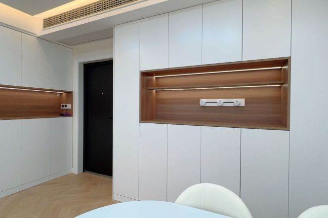 Spacious 2BR Apartment near West Yan'An Rd Metro
