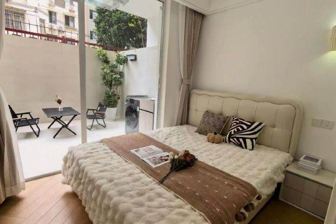 1BR Apartment in Gubei with Terrace (L10)