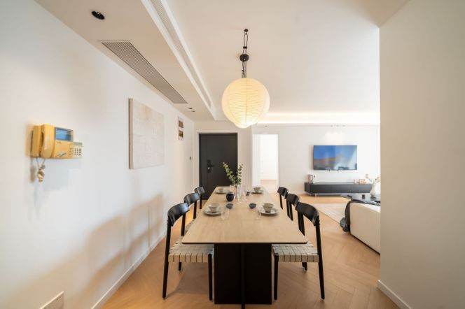 Spacious 3BR Apartment near Xujiahui Metro (L4)