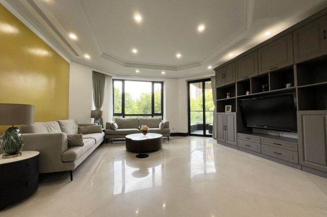 Spacious High-Ceiling 3BR Apartment near Jiaotong University Metro with Green View (L10/L11)