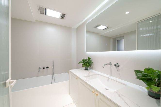 High-Floor Spacious 2BR Apartment near Xintiandi Metro (L9/L13)