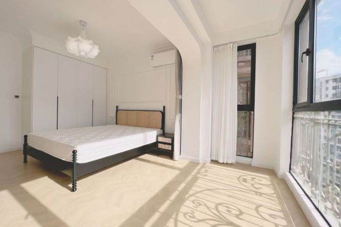 High-Floor Spacious 2BR Apartment near Jinshajiang Rd Metro (L11/L13)