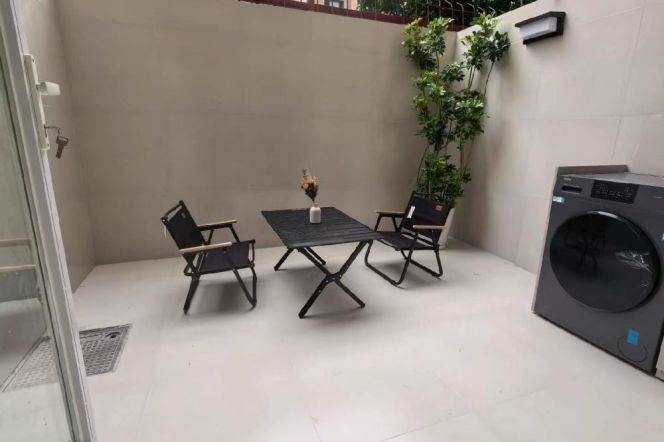 1BR Apartment in Gubei with Terrace (L10)