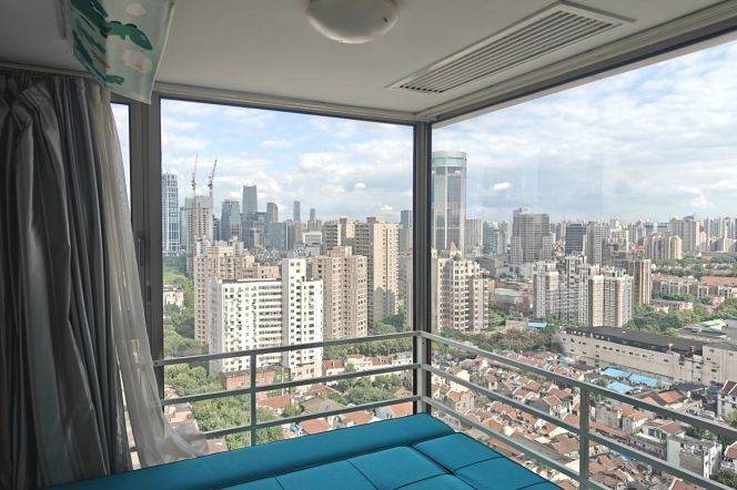 High-Floor 4BR Apartment near Middle Huaihai Rd Metro with Outstanding View