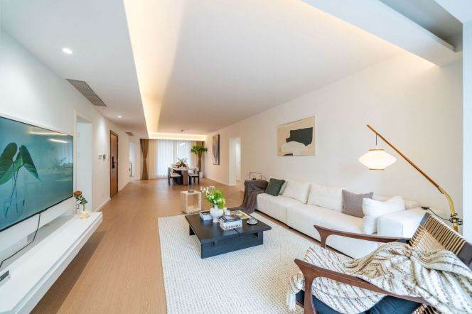 Spacious 3BR Apartment in Gubei with Green View (L10/L15)