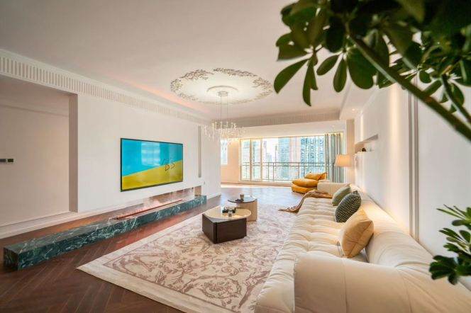 High-Floor 4BR Apartment near People's Square (L1/L2/L8)