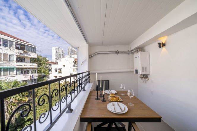 2BR Apartment in Jing'an