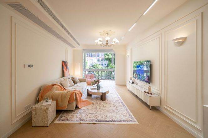 3BR Apartment in Jing'an with Green View