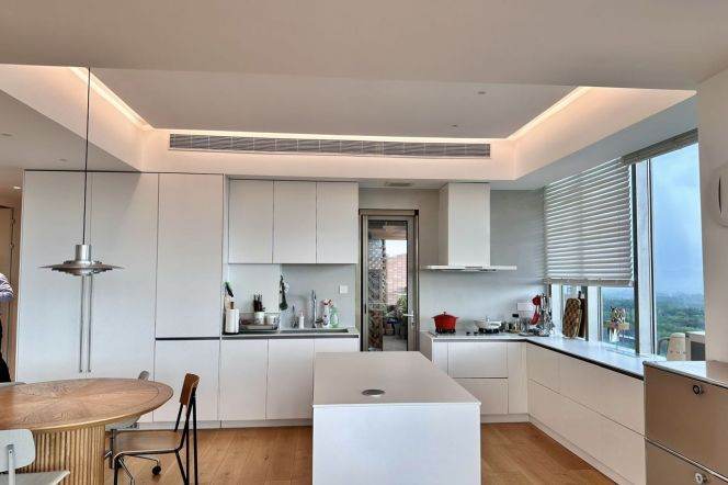 Spacious 3BR Apartment near Century Park with Outstanding View (L2)