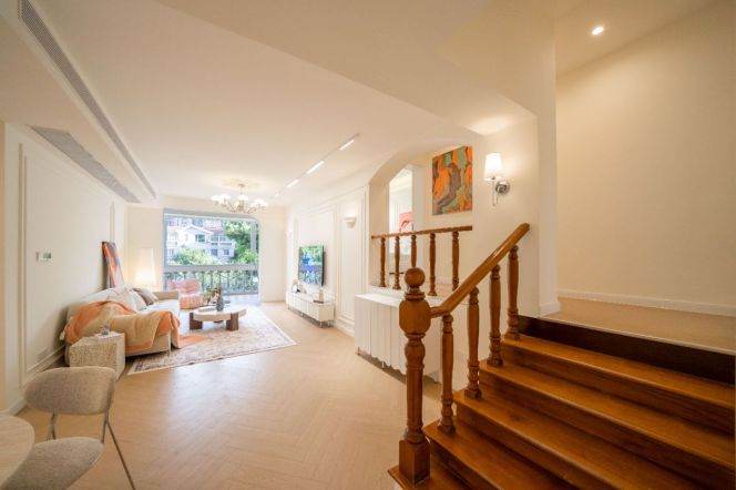 3BR Apartment in Jing'an with Green View