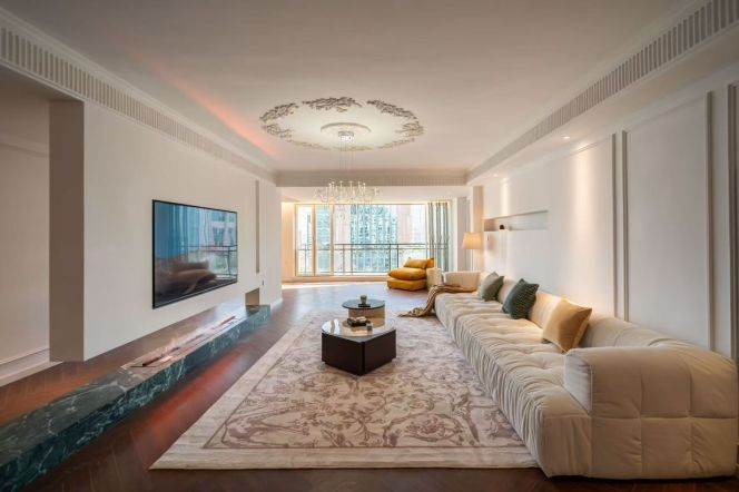 High-Floor 4BR Apartment near People's Square (L1/L2/L8)