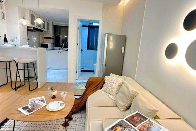 High-Floor 1BR Apartment in Xujiahui