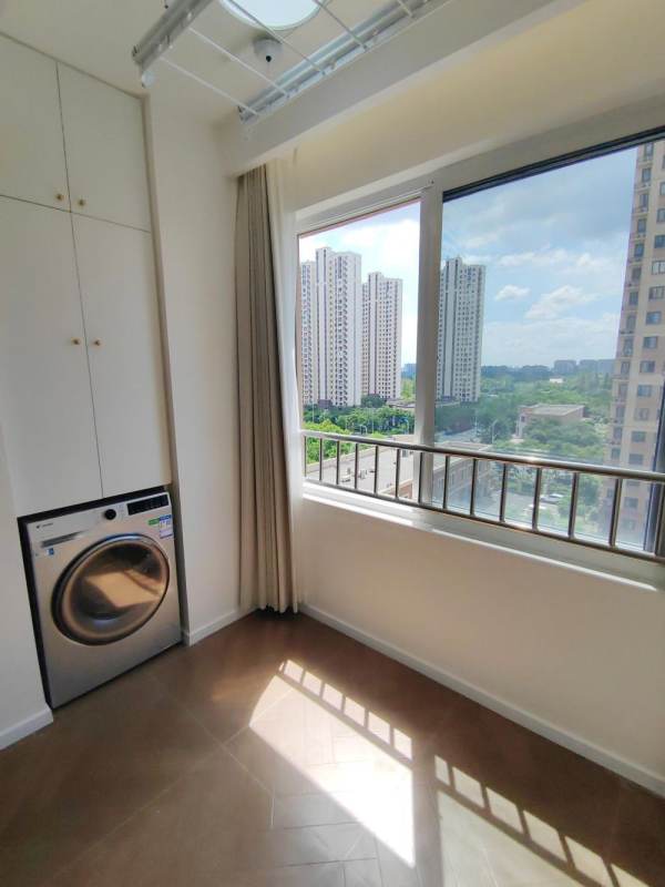 Housing image — Balcony