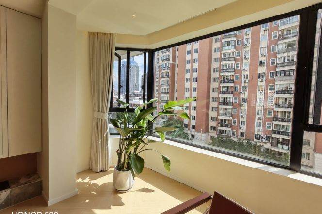 3BR Apartment near Changshou Rd Metro with Green View (L7/L13)