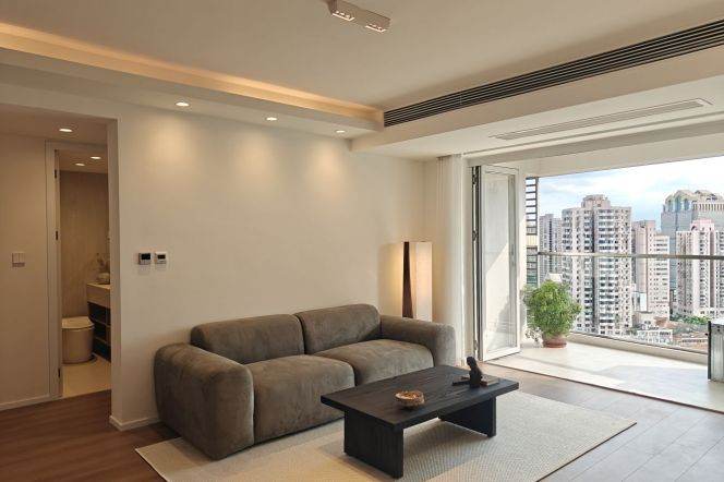High-Floor 3BR Apartment in Jing'an (L7)