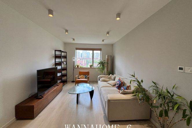 2BR Apartment in Jing'an (L7)