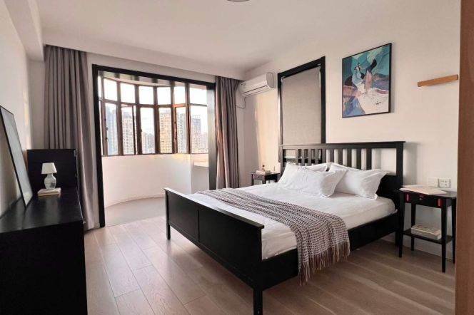 2BR Apartment in Jing'an (L7)