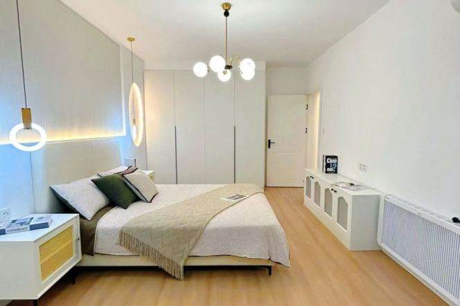 High-Floor 1BR Apartment in Xujiahui