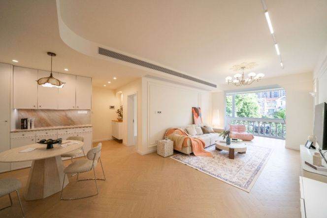 3BR Apartment in Jing'an with Green View