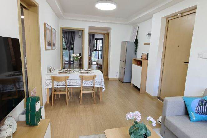 2BR Apartment near Shanghai Circus World Metro