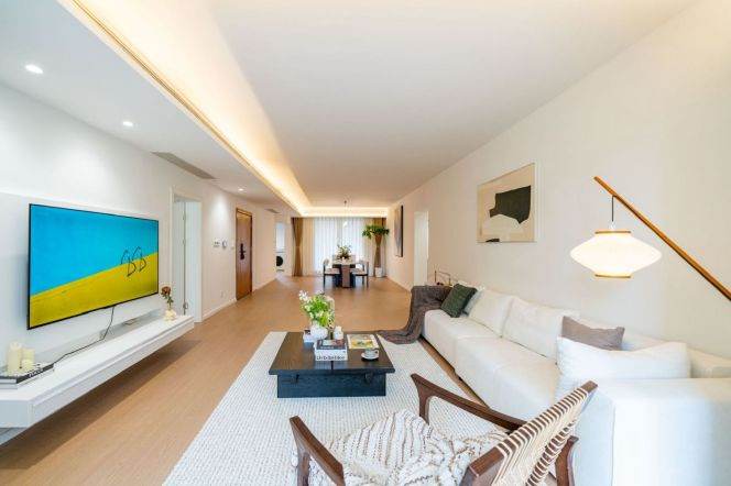 Spacious 3BR Apartment in Gubei with Green View (L10/L15)