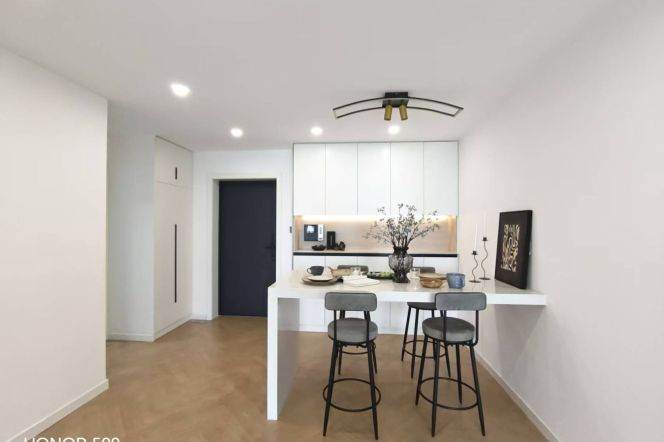 High-Floor 2BR Apartment in Suzhou Creek North with Outstanding View (L7/L13)