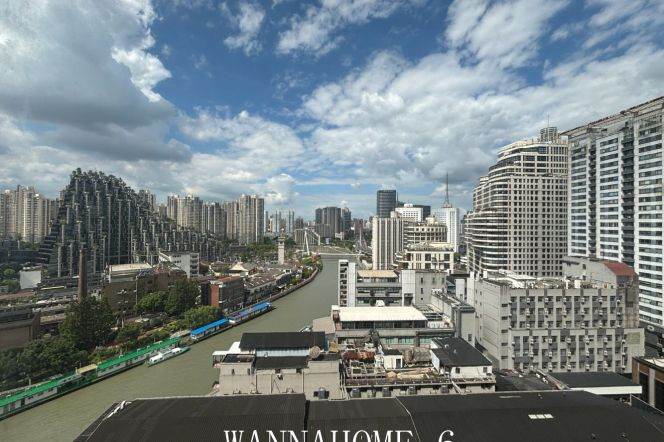 Spacious 1BR Apartment in Suzhou Creek North with River View (L13)