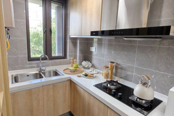 2BR Apartment near Shanghai Circus World Metro