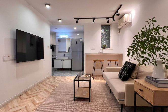 1BR Apartment near Zhongshan Park with Terrace