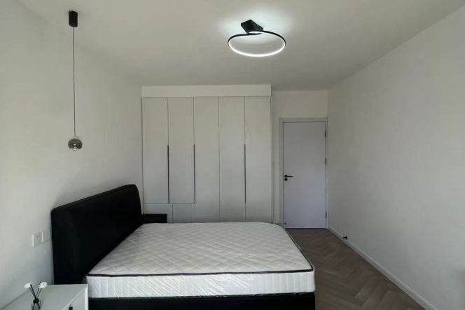 2BR Apartment in Jing'an (L7)