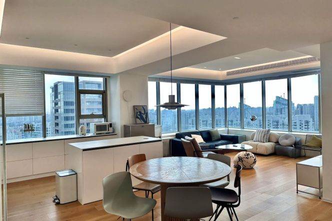 Spacious 3BR Apartment near Century Park with Outstanding View (L2)
