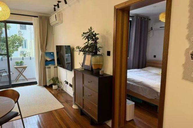 1BR Apartment in Old Xuhui (L10/L11)