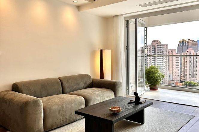High-Floor 3BR Apartment in Jing'an (L7)