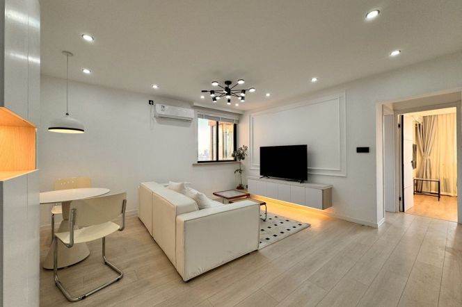 High-Floor 2BR Apartment in Jing'an (L7)