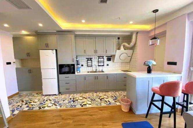 High-Floor 1BR Apartment in Jing'an