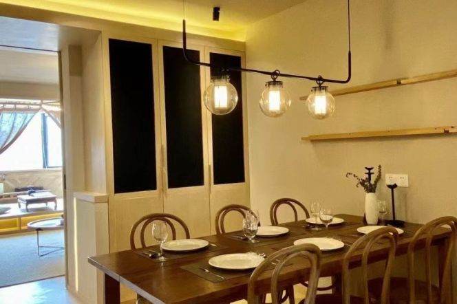 High-Floor Spacious 1BR Apartment near Xujiahui Metro