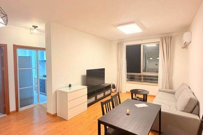 Spacious 1BR Apartment at Yunhe Garden