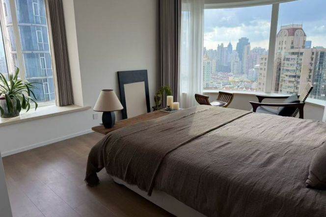 High-Floor 3BR Apartment in Jing'an (L7)