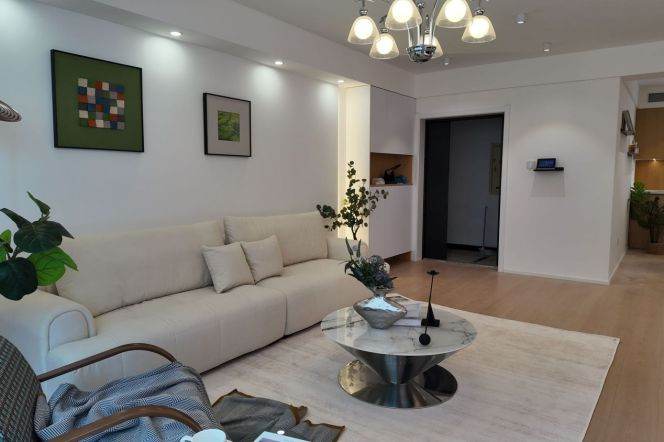 Spacious 2BR Apartment near Jiangsu Rd Metro (L2/L11)