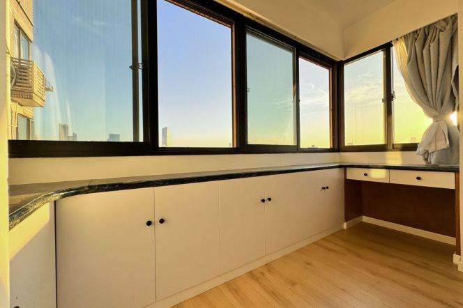 High-Floor 2BR Apartment near Changping Rd Metro (L7)