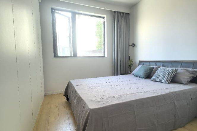 1BR Apartment in Jing'an (L7)
